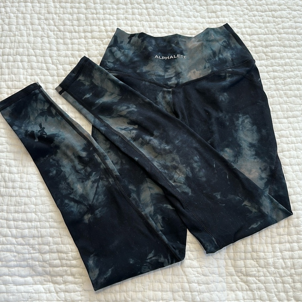 Alphalete marble print leggings